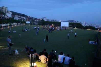 Kartal'ta Nostaljik Yazlık Sinema Günleri Devam Ediyor