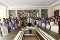 NEMRUT DAĞI - Kayserili Öğrenciler Vali Aykut Pekmez İle Bir Araya Geldi