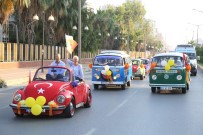 SİBEL TÜZÜN - Klasik Otomobillerle Festival Korteji