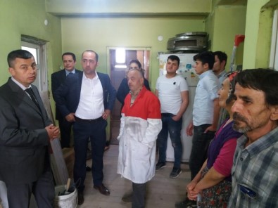 Öğretmen Ve Öğrenciler İhtiyaç Sahibi Bir Eve Işık Oldular