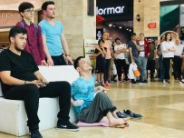 TAŞKıRAN - Oyun Konsolunu Ayaklarıyla Kullanarak Rakiplerini Eledi