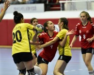 SÜLEYMAN EVCILMEN - Paşanın 'Yıldız' Meleklerine En Değerli Oyuncu Ödülü