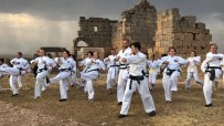 BALıKLıGÖL - Tarihi Zerzavan Kalesi'nde Taekwondo