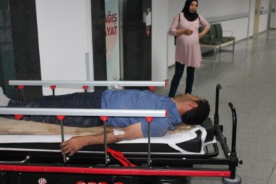 Aksaray'da Minibüs Devrildi Açıklaması 1 Ölü ,2 Yaralı