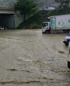 Ankara'da sel zor anlar yaşattı!