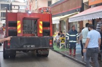 FAST FOOD - Bir Anda Dumanlar Çıkan Fritözü İtfaiye Ekipleri Söndürdü
