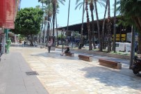 KEMAL SUNAL - 'Dışarıda Neler Olacak' Dedi, Paraları Saçtı