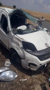 Diyarbakır'da Hafif Ticari Araç Refüje Çarptı Açıklaması 1 Ölü, 3 Yaralı