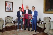 KONYA VALİSİ - Hakkarili Öğrencilerinden Konya Valisi Toprak'a Ziyaret