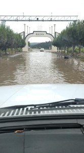 İlçenin Girişini Su Bastı, Vatandaş Tepki Gösterdi