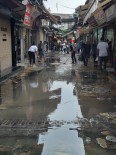 KEMERALTı - İzmir'de Yağmur Dakikalar İçerisinde Caddeleri Göle Çevirdi