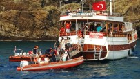 Karaya Oturan Gezi Teknesinin Yolcularını Sahil Güvenlik Kurtardı