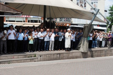 Kdz. Ereğli'de Mursi İçin Gıyabi Cenaze Namazı Kılındı