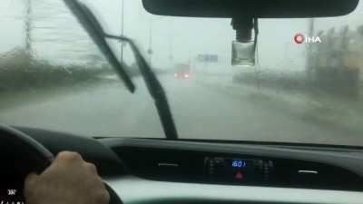 Rize'de Şiddetli Yağmur Karadeniz Sahil Yolu'ndaki Sürücülere Zor Anlar Yaşattı