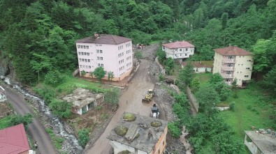 Trabzon'un Araklı İlçesinde Bugün Sel Ve Heyelanların Yaşandığı Çamlıktepe Mahallesi 4 Gün Önce Böyle Görüntülenmişti
