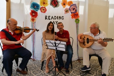 Türk Sanat Müziği Şarkılarını İngilizce Söylediler