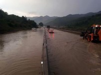 Ulaşıma Kapanan Yol Havadan Görüntülendi