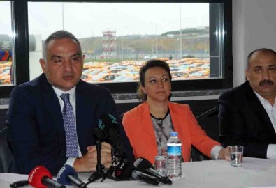 Bakan Ersoy, İstanbul Havalimanı Taksicileri İle Bir Araya Geldi