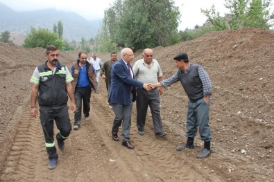 Çakırözer'den Sarıcakaya'daki Çiftçilere Geçmiş Olsun Ziyareti