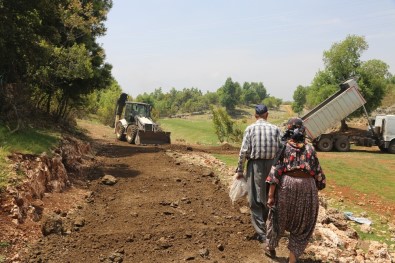 Erdemli'de Asfalt Çalışmaları Sürüyor