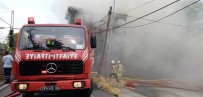 KOCAMUSTAFAPAŞA - Fatih'te Tadilatta Olan İki Katlı Evde Yangın Çıktı