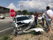 SAĞLAMTAŞ - Hatay'da Trafik Kazası Açıklaması 1'İ Bebek 5 Yaralı