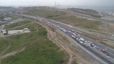 Kocaeli TEM'de Zincirleme Kaza Trafik Durdu