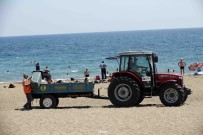 TEMİZLİK ARACI - Lara Plajından Her Gün 60 Ton Çöp Toplanıyor