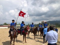 YAYLABAYıR - Sındırgı'da Atlı Cirit Yarışmaları Düzenlendi