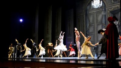 'Üç Silahşör' Bursa'da Sahnelendi