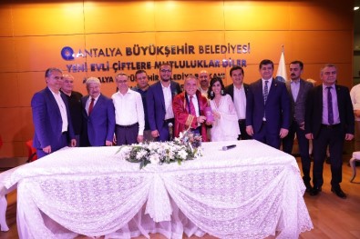 Başkan Böcek'ten Esprili Nikah Akdi