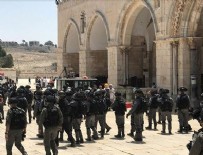 ESKİ MİLLETVEKİLİ - İsrail polisi Mescid-i Aksa'da cemaate müdahale etti