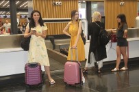 YEŞILÖZ - İstanbul Havalimanı'nda 10 Milyonuncu Yolcuya Sürpriz Karşılama
