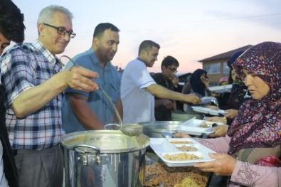 Karaören'de Oruçlarını Hep Birlikte Açıyorlar
