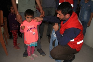 Kızılaydan Yetim Ve Öksüzlere Bayram Hediyesi