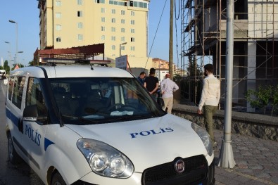Malatya'da Kafasına Kiremit Düşen İşçi Yaralandı