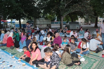 Medeniyet Derneği'nin İftarında İsrafa Dikkat Çekildi