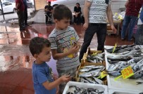 MAHMUT ASLAN - Ramazan Ayında Balıkçı Esnafı Satışlarından Memnun