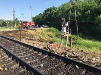 FELAKET - Rusya'da Kamyon Trene Çarptı