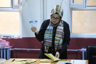 Yusufeli'nde Oy Verme İşlemi Bitti Sandıklar Açılmaya Başladı