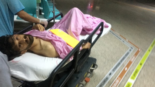 Boşanmak isteyen kocasını bıçakladı!