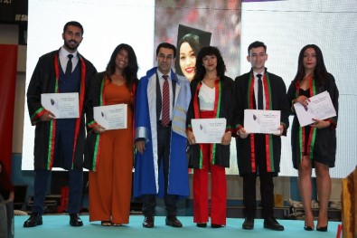 183 Genç Hukukçu Yemin Edip Kep Fırlattı