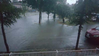 Afyonkarahisar'da Aşırı Yağış Nedeniyle Evleri Su Bastı