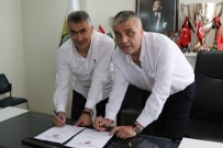 TARSUS İDMAN YURDU - Akhisarspor, Teknik Direktör Mehmet Altıparmak İle Sözleşme İmzaladı
