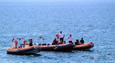 Antalya'da Denizde Şüpheli Cisim Polisi Alarma Geçirdi