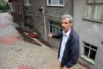 MEHMET ÇAĞLAR - Aşırı Yağış Sonrası Binanın İstinat Duvarı Çöktü 23 Hane Boşaltıldı