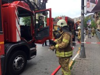 TARLABAŞı - Beyoğlu'ndaki Yangında Mahsur Kalan 3 Kadın İtfaiye Ekiplerince Kurtarıldı
