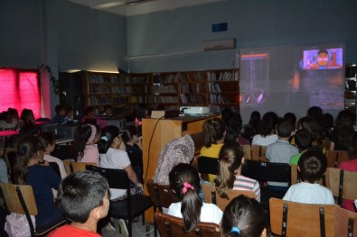 Çal'da Çocuklar Sinemada Buluştu