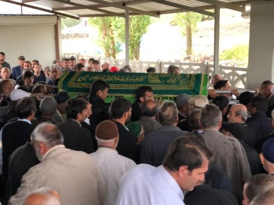 Cenaze Camide Mahsur Kaldı