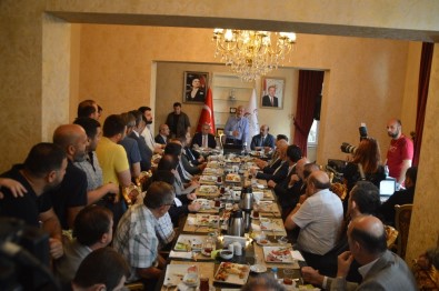 İçişleri Bakanı Süleyman Soylu, Tekstil Esnafıyla Kahvaltıda Bir Araya Geldi